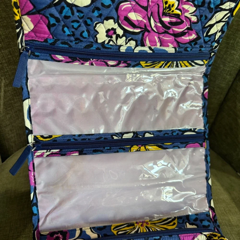 Vera Bradley NWT African Violet Hanging Toiletry Travel Bag Blue Floral Quilt